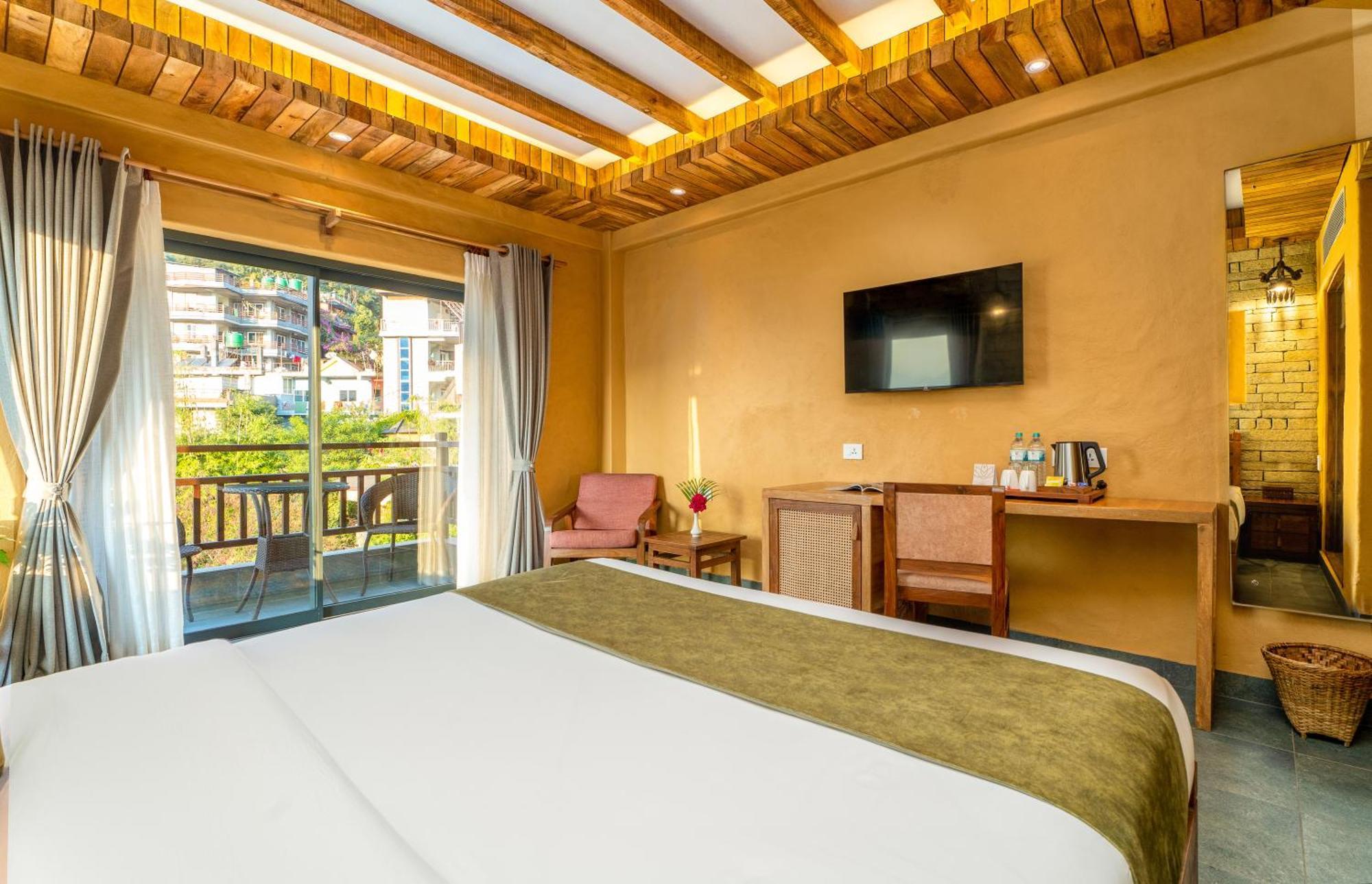 Bar Peepal Resort Pokhara Esterno foto Deluxe Room